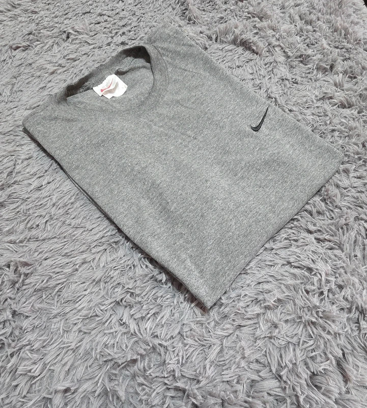 Nike Basic T-Shirt Gris