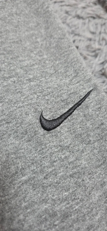 Nike Basic T-Shirt Gris