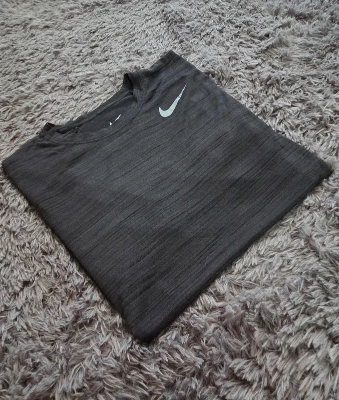 Nike Training T-Shirt Gris Oscuro