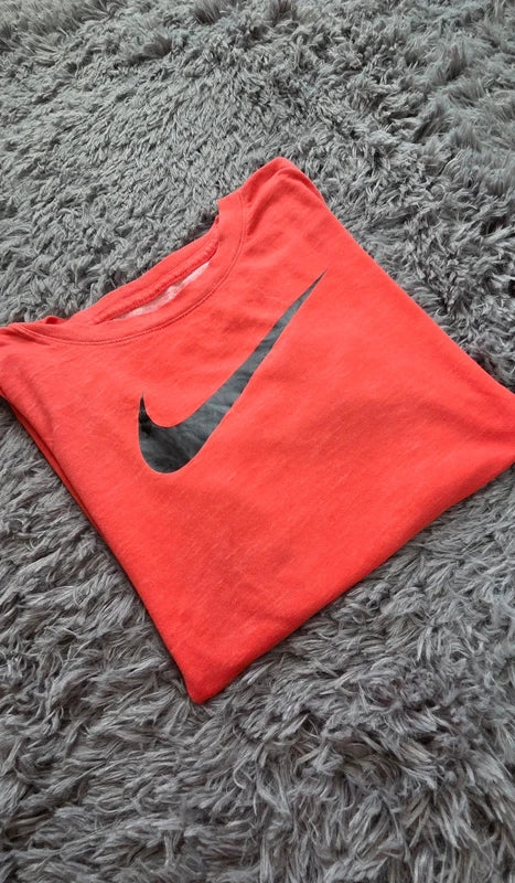 Camiseta Nike Swoosh Roja Classic Sportswear