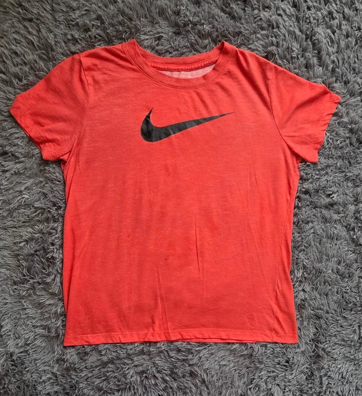 Camiseta Nike Swoosh Roja Classic Sportswear