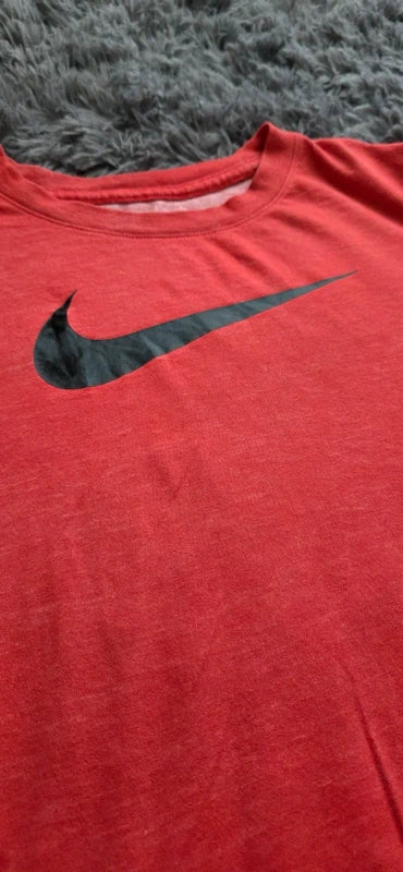 Camiseta Nike Swoosh Roja Classic Sportswear