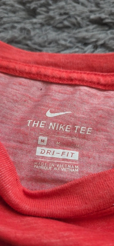 Camiseta Nike Swoosh Roja Classic Sportswear