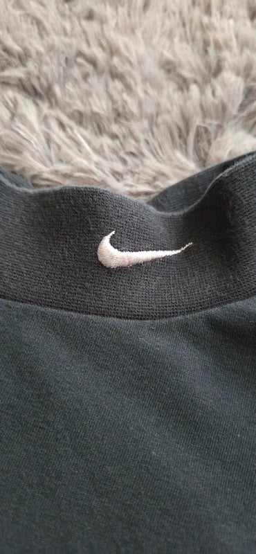 Sudadera Nike Negra Minimal Cuello Alto
