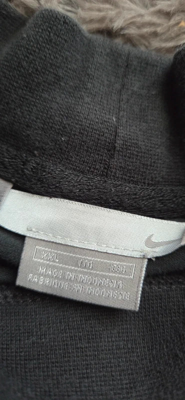 Sudadera Nike Negra Minimal Cuello Alto